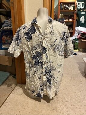 Men's Short-Sleeve Button-Up Shirt - Navy on Cream